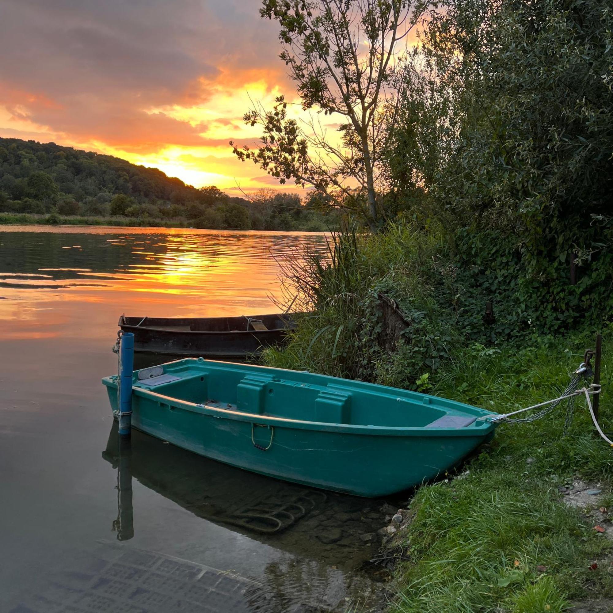 Notre-Dame-de-l'Isle Le Clos Des Vignes Bed & Breakfast エクステリア 写真